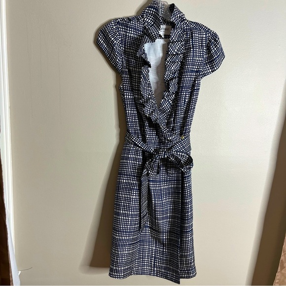 Elizabeth McKay Dresses & Skirts - Elizabeth McKay Size 8 Scotland Dress Silk Wrap Navy White Ruffle Collar R16